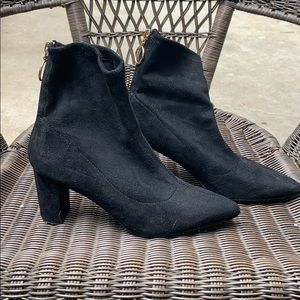 AllegraK Black suede booties